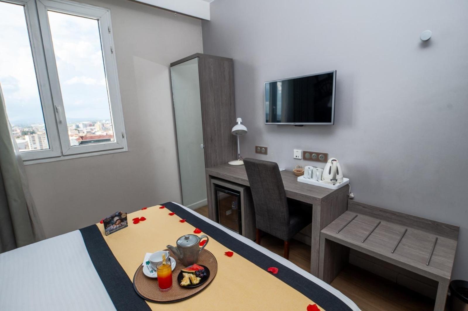Le Louvre Hotel & Spa Antananarivo Bagian luar foto